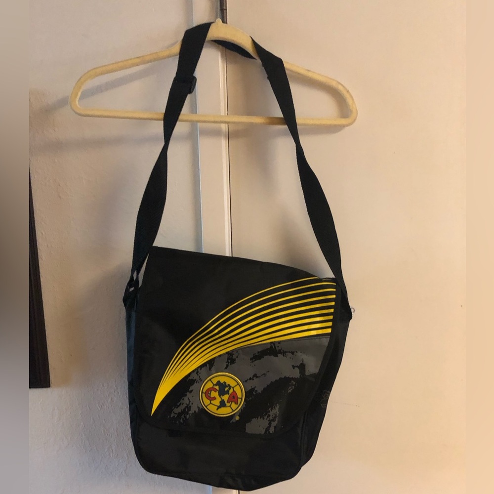 Extremely Rare! Club America Taz  Bag- 741 $35 or $30 w/offer